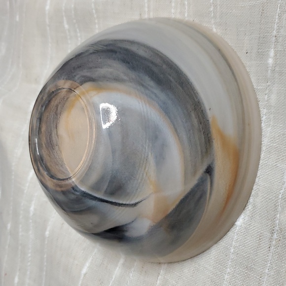 Elegant Swirl Hand-blown Glass Bowl‎ - Picture 4 of 5